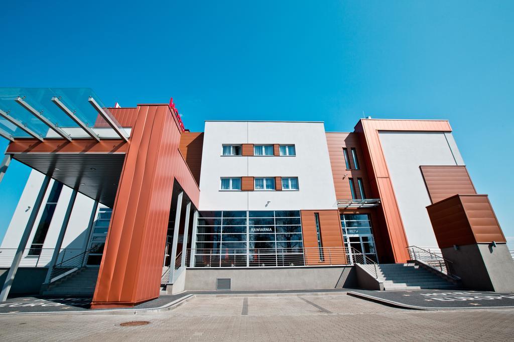 Hotel Europa Любин Экстерьер фото