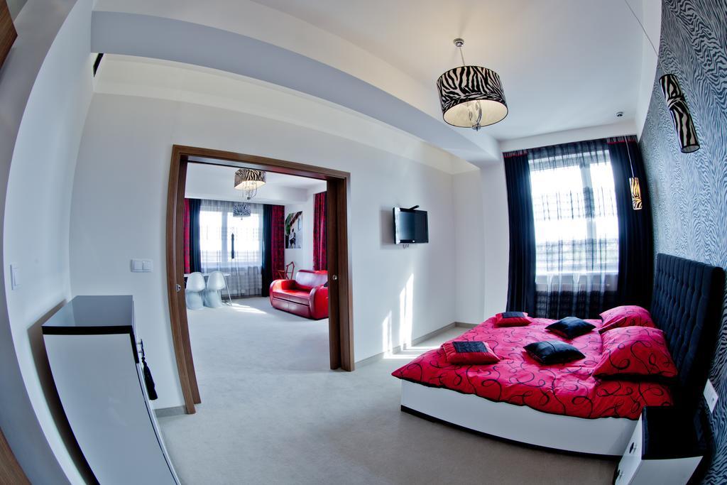 Hotel Europa Любин Экстерьер фото